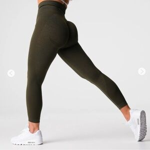 NVGTN Olive contour scrunch seamless leggings
